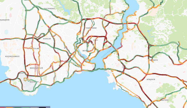 İstanbul'da derbi nedeniyle oluşan yoğun trafik kuyruğu