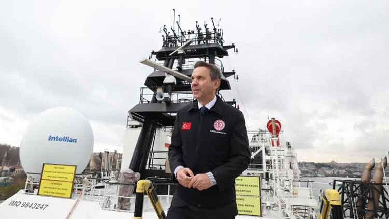 Seven Vega gemisi Sarayburnu'na demirledi