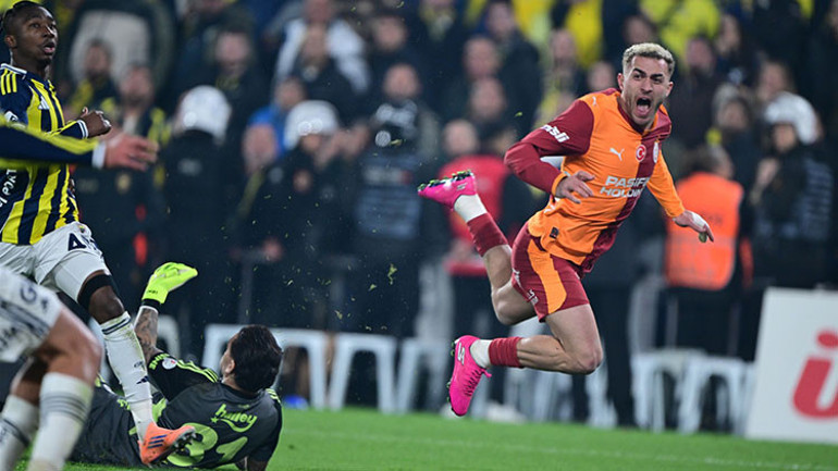 Fenerbahçe-Galatasaray derbisinde çok konuşulan kararlar: İptal edilen gol, penaltı beklentisi