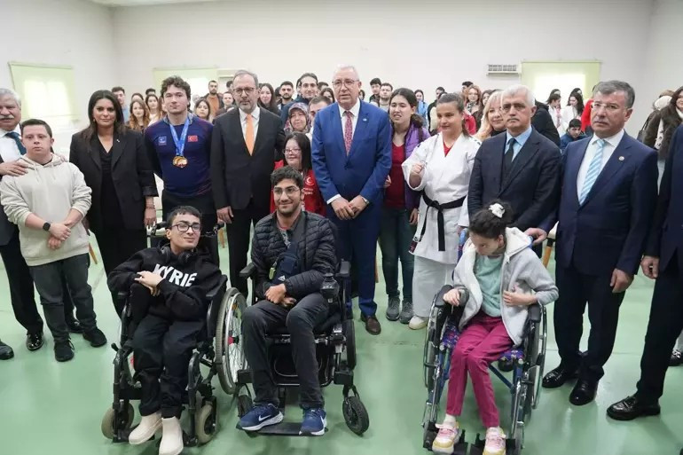 Kasapoğlu: Engelli bireylerin sorunları sadece bir komisyon konusu değil