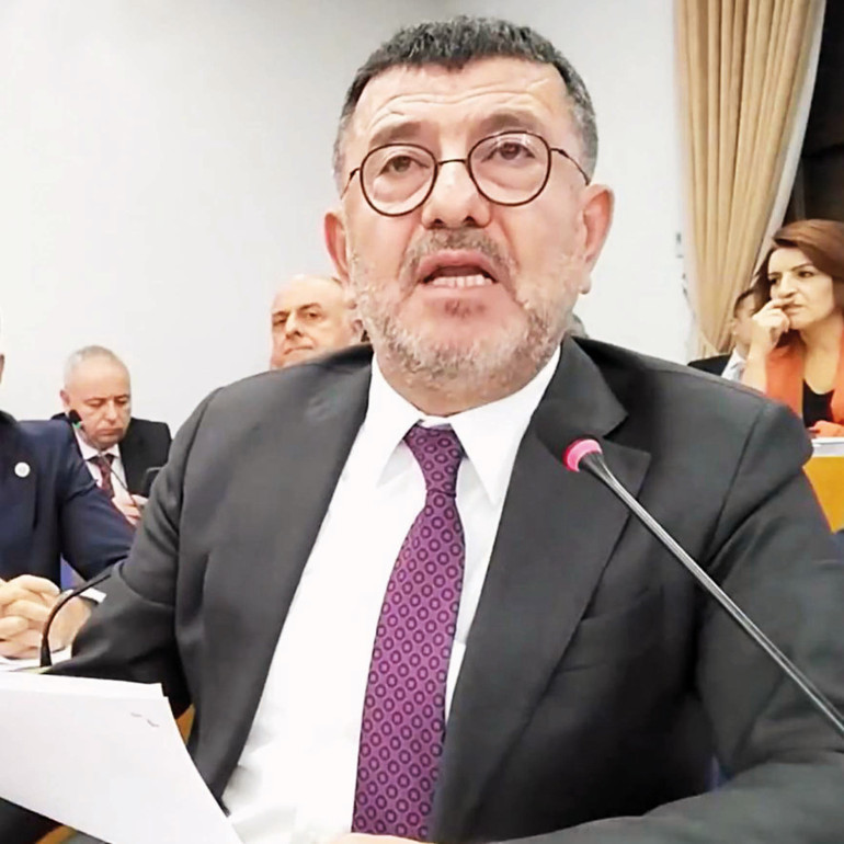 Bu nasıl cellat Özgür Bey