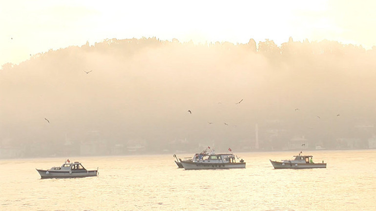 İstanbulda boğaz trafiğine sis engeli