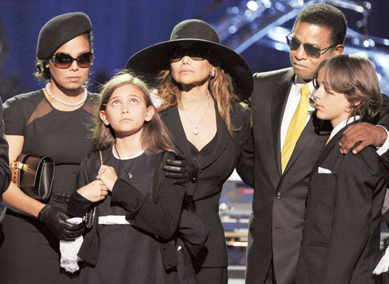 Ünlü şarkıcı son haliyle hayranları korkuttu… Bir rüzgar esse kırılıp gidecek gibi