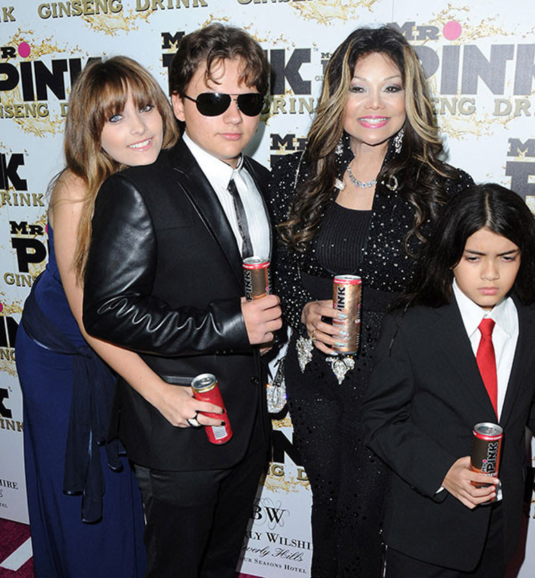 Ünlü şarkıcı son haliyle hayranları korkuttu… Bir rüzgar esse kırılıp gidecek gibi