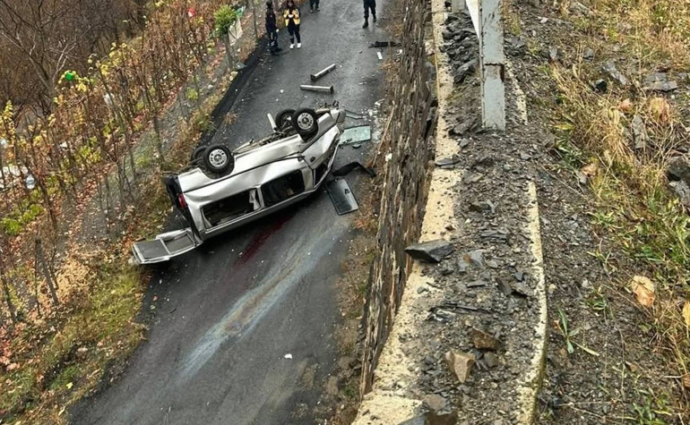 Araç kontrolden çıktı, 3 kişi hayatını kaybetti
