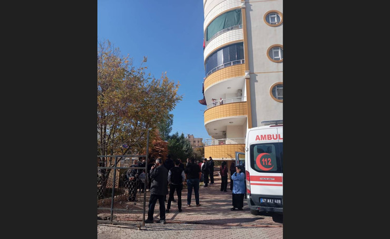 Balkondan düşen genç kadın hayatını kaybetti