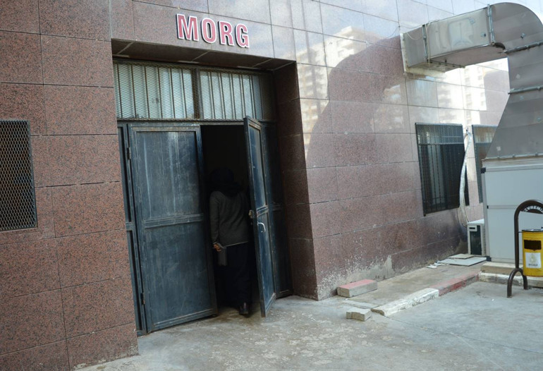 Balkondan düşen genç kadın hayatını kaybetti