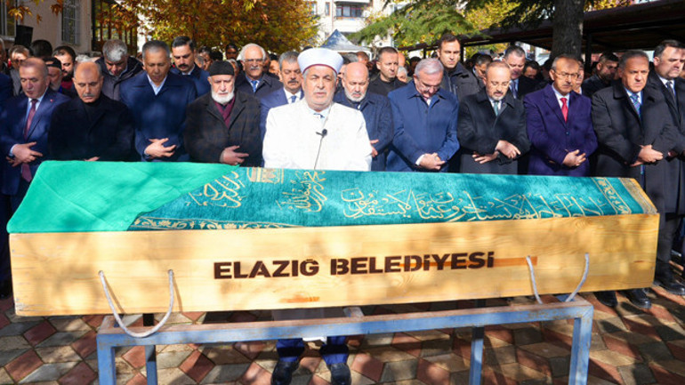 İçişleri Bakan Yardımcısı Mehmet Aktaşın acı günü: Annesini son yolculuğuna uğurladı