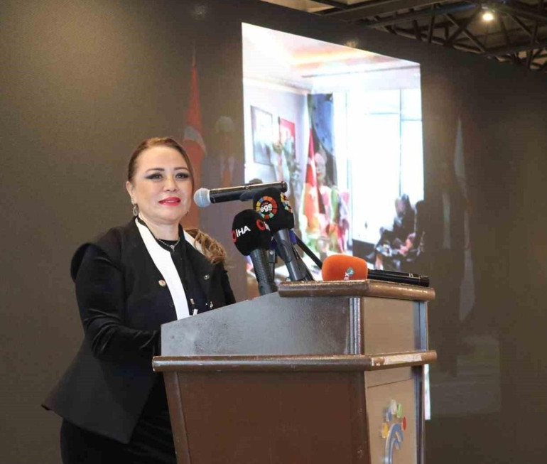Sağlık Diplomasisi ve İnovasyon Zirvesi İzmir’de gerçekleştirildi