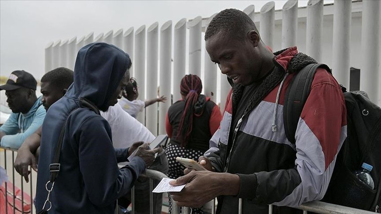 ABD, 19 ülkeden iltica başvurularını durdurdu