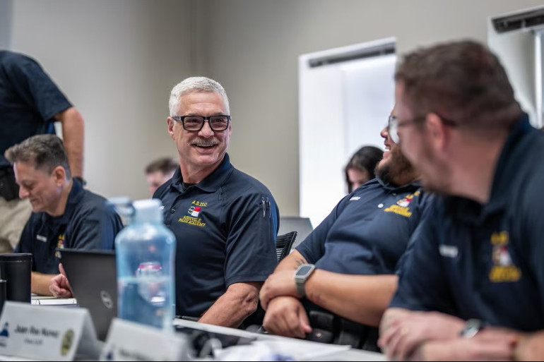 Yıllardır polisiye dizilerde oynuyordu… 65 yaşındaki usta oyuncu gerçekten polis olacak