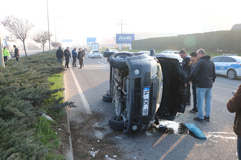 Kazada devrilen aracın yakın çekim görüntüsü