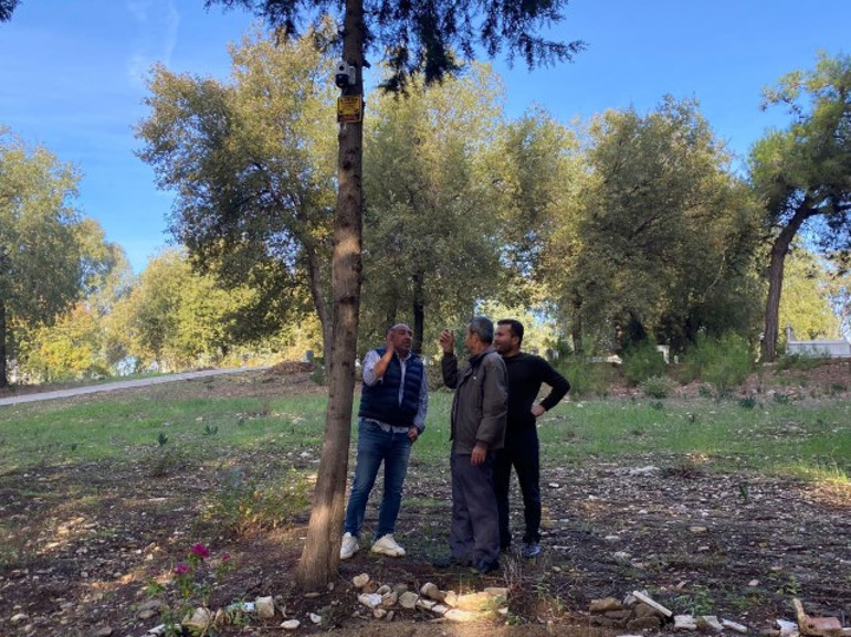 Kim bu utanmazlar Mezarlıkta pes dedirten skandal: Acılı baba en sonunda kamera ile önlem aldı