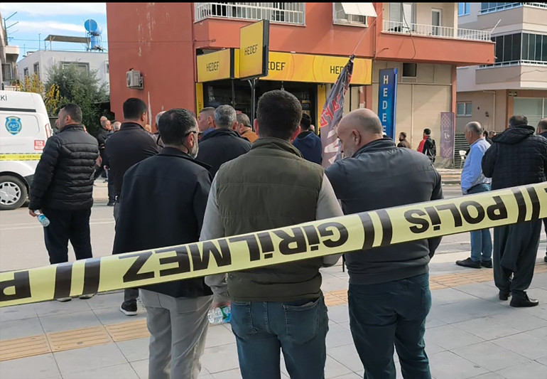 Mersinde kan donduran dehşet Anne ve oğlunu sonra büfeciyi katletti... Şüpheli vurularak yakalandı