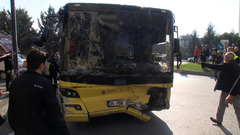 İETT otobüsü börekçiye daldı: 4 yaralı