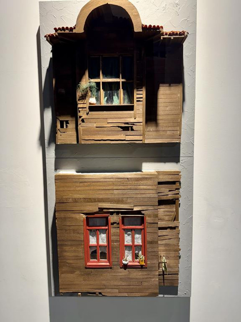 Yalnız mı, tek başına mı... Hangisi