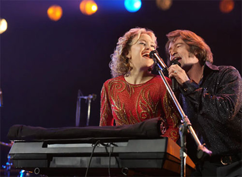 Aslında ikisi de başkalarına aşık... Role fazla kapılmışlar... Kendimizi gerçekten evli bir çift sandık