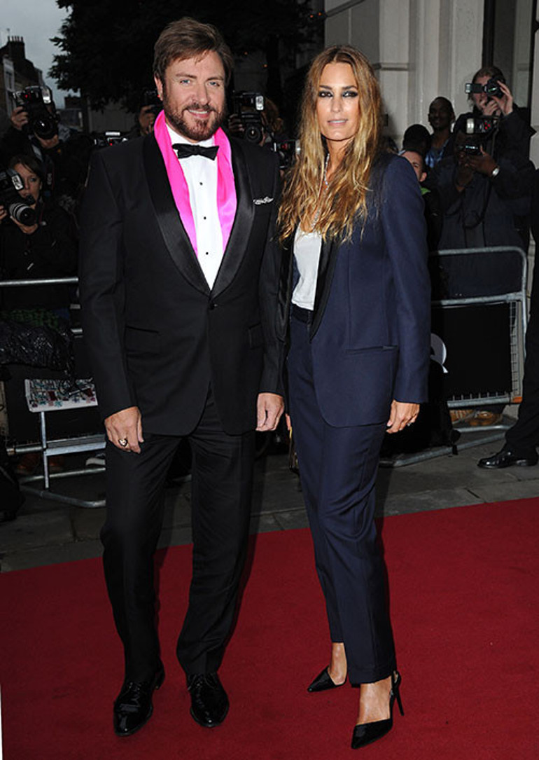 Önce fotoğrafını görüp güzelliğine vuruldu .. Sonra onu evinin ve kalbinin sultanı yaptı... 40 yıllık evli ünlü çiftin yeni torun sevinci