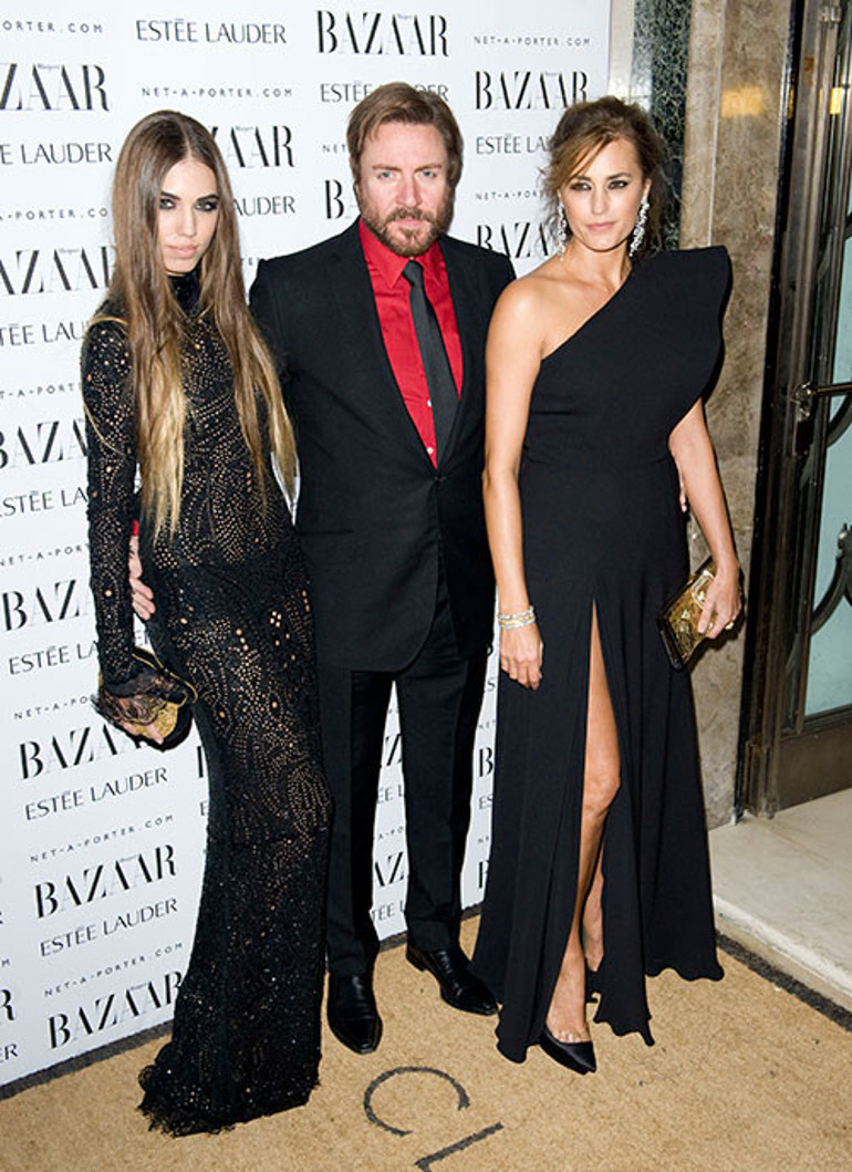 Önce fotoğrafını görüp güzelliğine vuruldu .. Sonra onu evinin ve kalbinin sultanı yaptı... 40 yıllık evli ünlü çiftin yeni torun sevinci