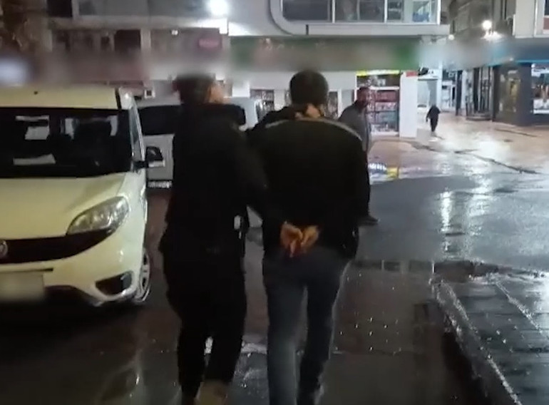 Sivasta aranan hükümlü, gizli odada yakalandı