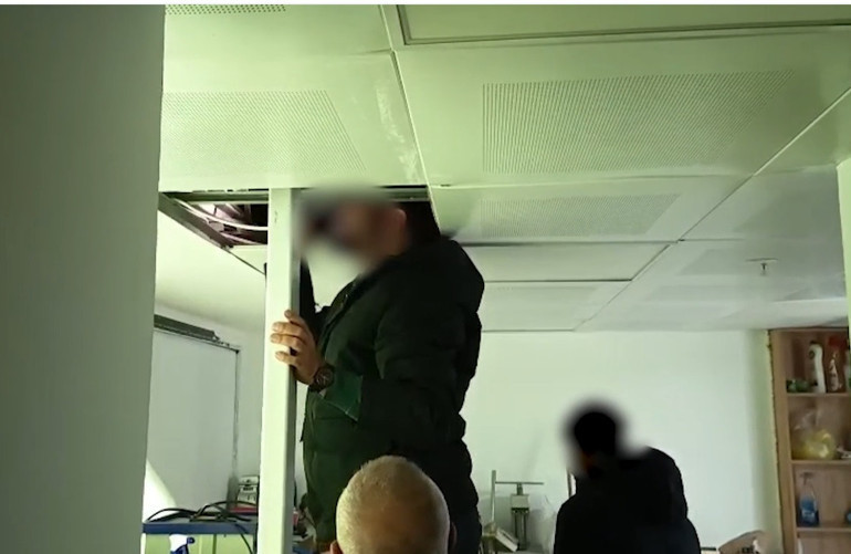 Sivasta aranan hükümlü, gizli odada yakalandı