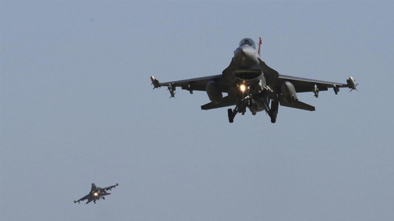 ABD'ye ait F-16 savaş uçağı düştü - Hürriyet Haberler