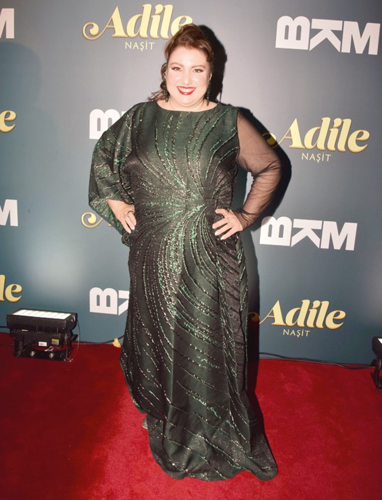 Hem eğlendirdi hem ağlattı Gözyaşları Adile için...