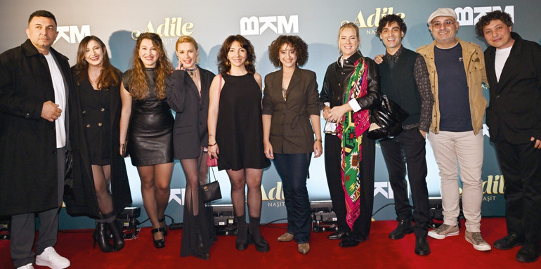 Hem eğlendirdi hem ağlattı Gözyaşları Adile için...