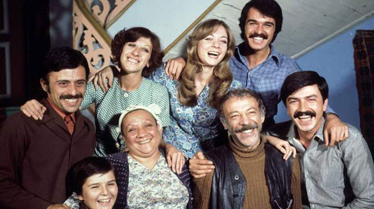 Uykuya gönderdiği çocukların saçlarına aklar düştü... Kahkahası hala hafızalarda