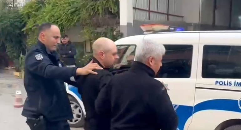  Sokakta çıplak dolaşan Rus kamerada