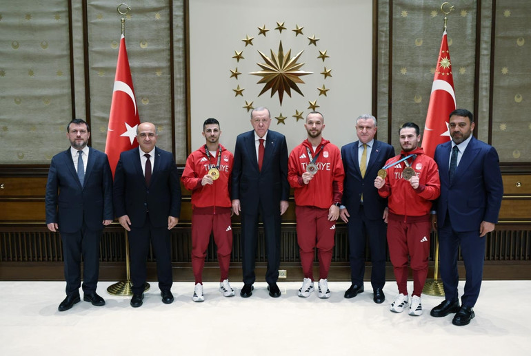 Cumhurbaşkanı Erdoğan, sporcuları kabul etti