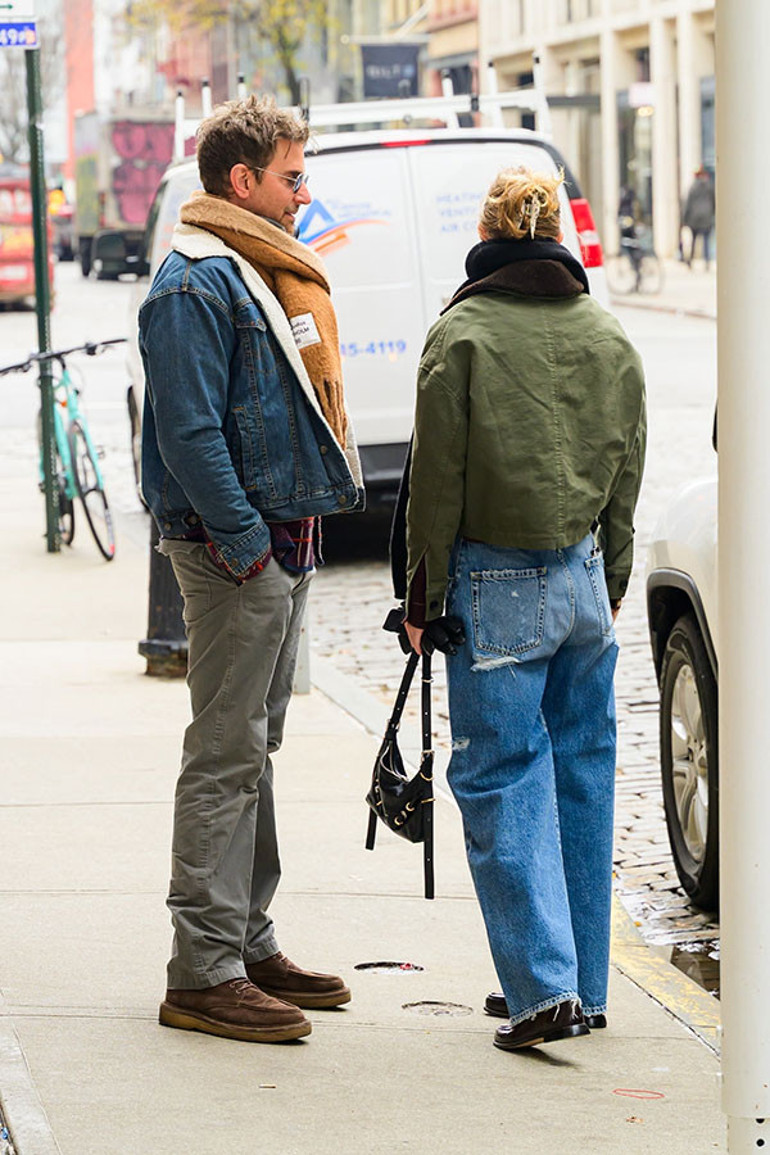 Ünlü oyuncu orta yaş krizine girdi... Genç sevgilisine ayak uyduramıyor... Şimdi de saçlarına röfle yaptırmış