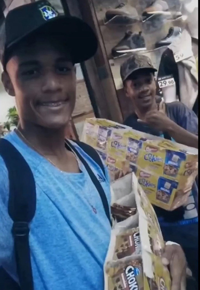 Göztepenin yıldız oyuncusu Jandersonun trafik ışıklarında şeker satmaktan Süper Lige uzanan hikayesi