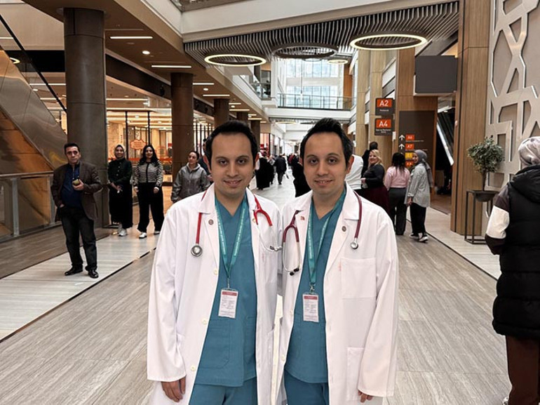 Hastalar ikiz doktorları görünce şaşırıyor