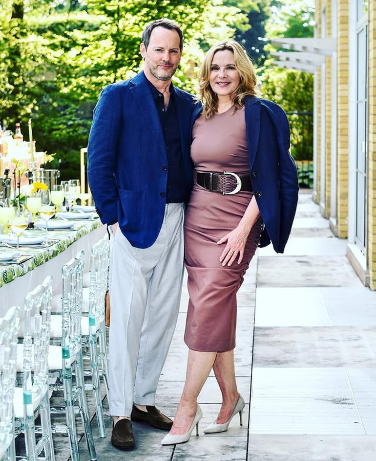 Ünlü oyuncu dördüncü kez evlendi… Nikahta yanlarında 12 kişi vardı… Bu kez gelin olmaya bir ceket bir de etek yetti