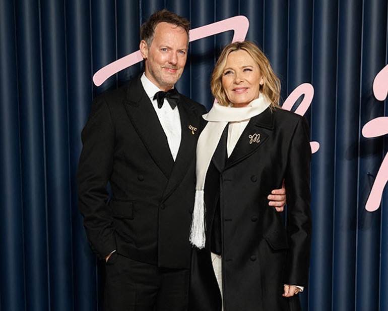 Ünlü oyuncu dördüncü kez evlendi… Nikahta yanlarında 12 kişi vardı… Bu kez gelin olmaya bir ceket bir de etek yetti