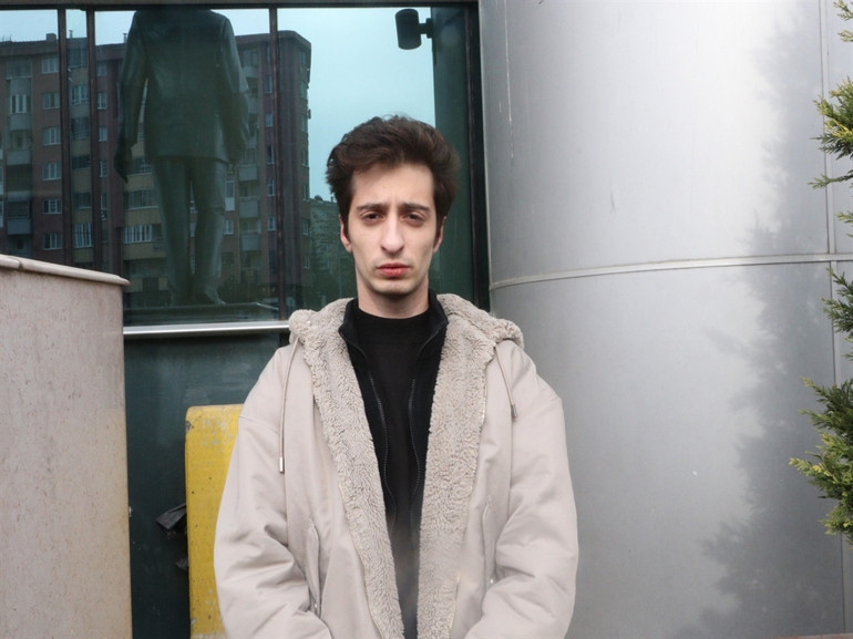 Tartıştığı büfe çalışanını boğazından bıçaklayan sanığa 9 yıl 7 ay hapis