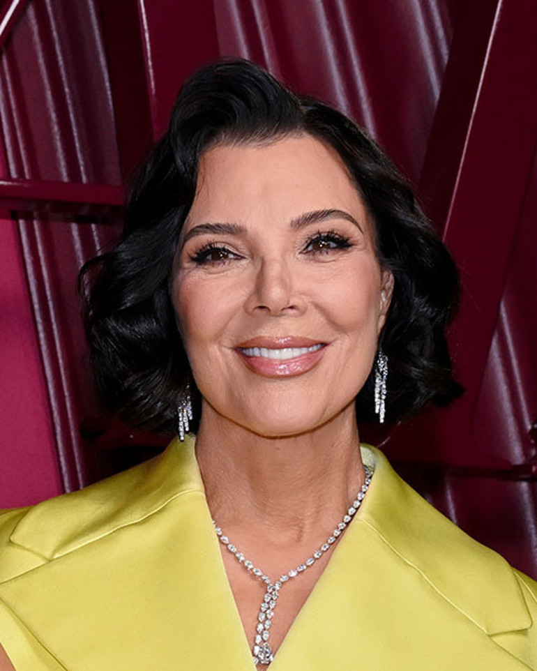 Servetim bitecek diye hiç korkmuyor... Güzelleşmek için avuç avuç para harcıyor: Yüzümdeki tek doğal şey burnum