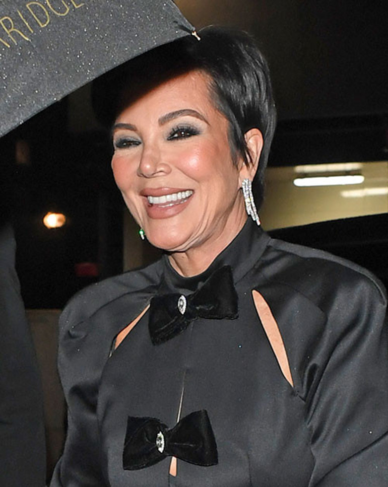 Servetim bitecek diye hiç korkmuyor... Güzelleşmek için avuç avuç para harcıyor: Yüzümdeki tek doğal şey burnum