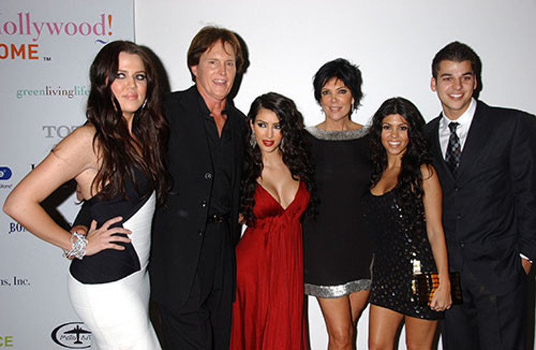 Servetim bitecek diye hiç korkmuyor... Güzelleşmek için avuç avuç para harcıyor: Yüzümdeki tek doğal şey burnum