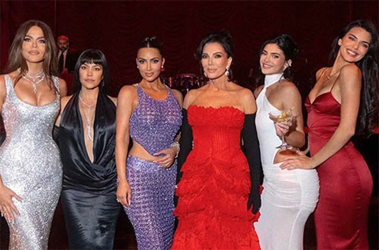 Servetim bitecek diye hiç korkmuyor... Güzelleşmek için avuç avuç para harcıyor: Yüzümdeki tek doğal şey burnum