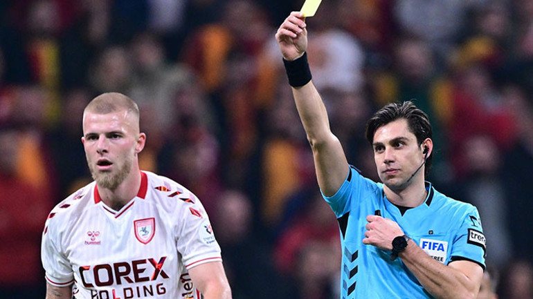 Galatasaray-Samsunspor maçının hakem yönetimini Fırat Aydınus inceledi: Kırmızı kart ve penaltı vermeliydi ama iki pozisyonu da VARa bıraktı