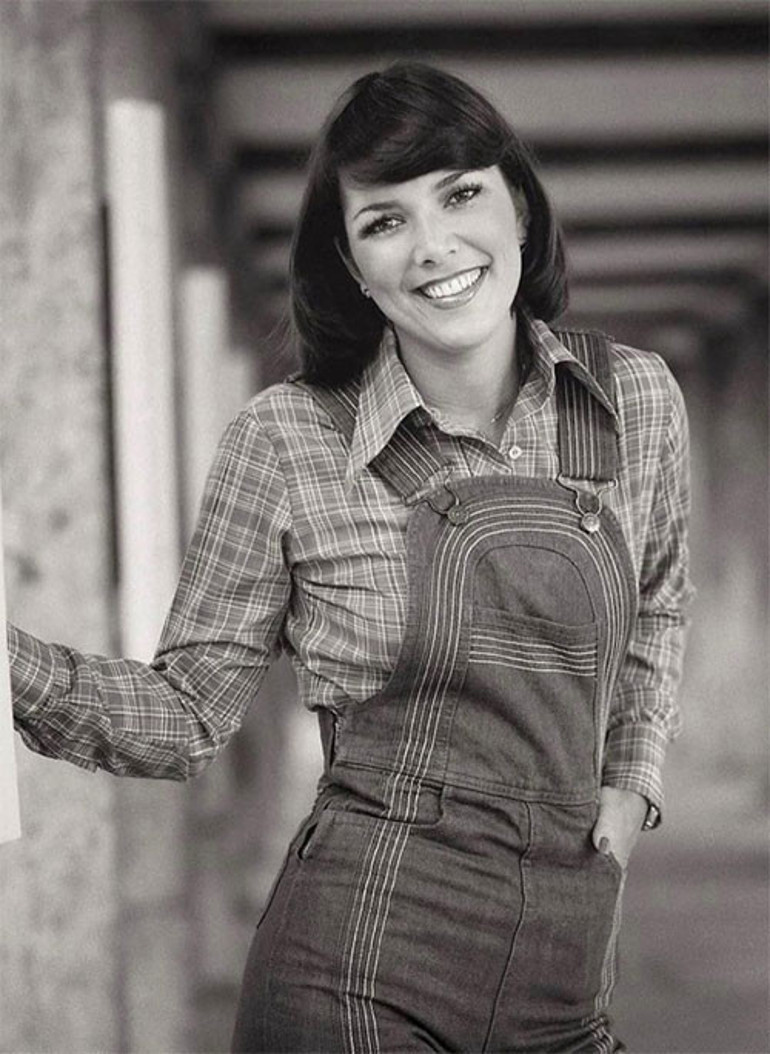 Servetim bitecek diye hiç korkmuyor... Güzelleşmek için avuç avuç para harcıyor: Yüzümdeki tek doğal şey burnum