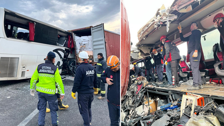 Osmaniyede feci kaza Yolcu otobüsü, TIRa çarptı: 7 can kaybı, 11 yaralı