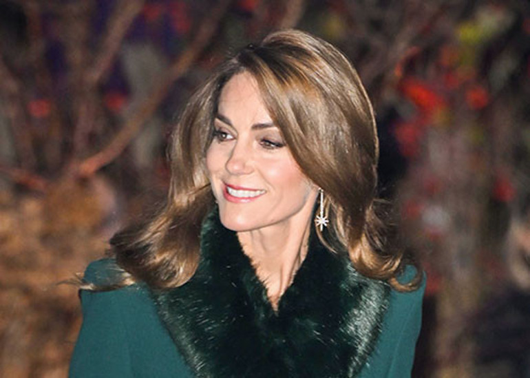 Altı ay sonra ilk kez aile tam kadro yan yana... Afacan küçük yine kendi dünyasında