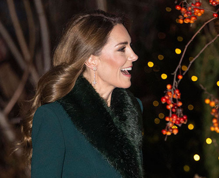 Altı ay sonra ilk kez aile tam kadro yan yana... Afacan küçük yine kendi dünyasında