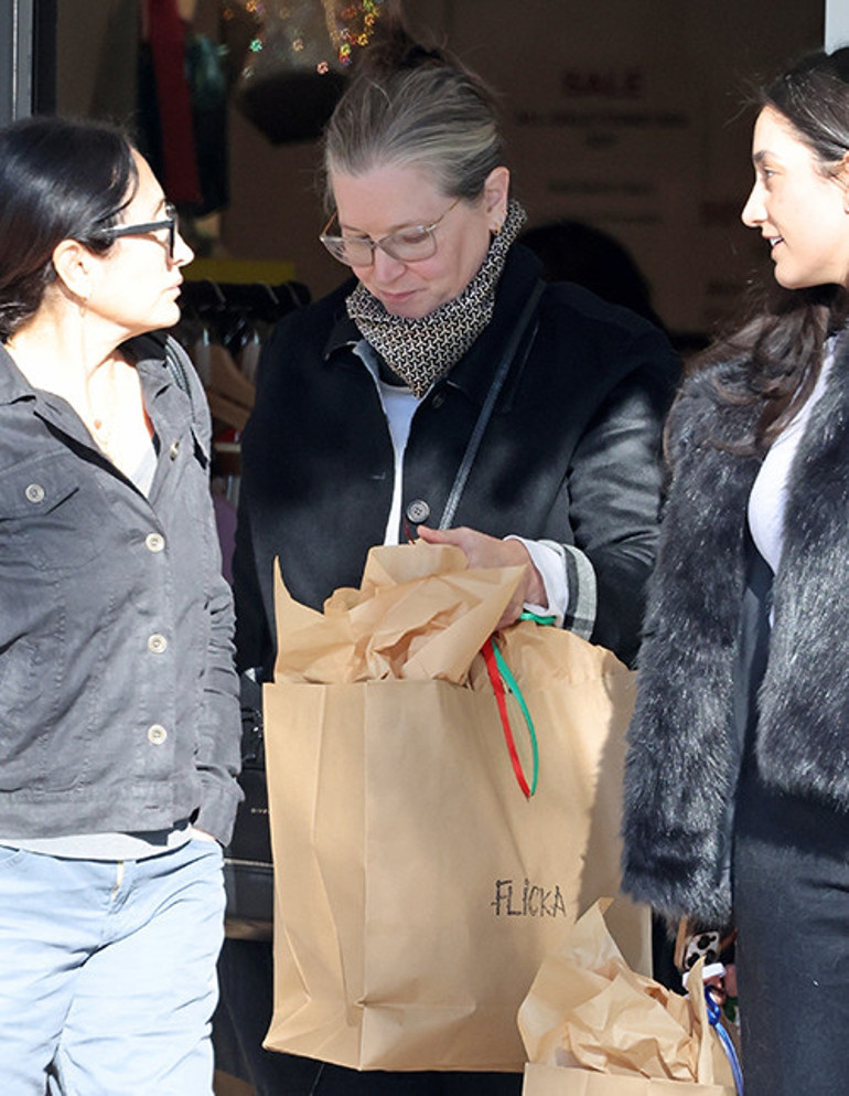 What a colorful life she had.... She had great loves, starred in many movies: Now she is a white-haired housewife.