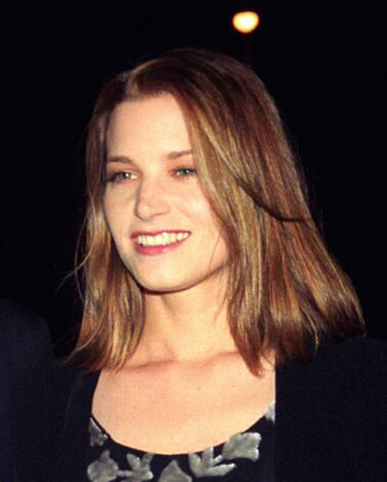 What a colorful life she had.... She had great loves, starred in many movies: Now she is a white-haired housewife.