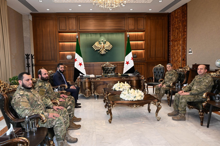Genelkurmay Başkanı Bayraktaroğlu, Suriye Cumhurbaşkanı Şara tarafından kabul edildi