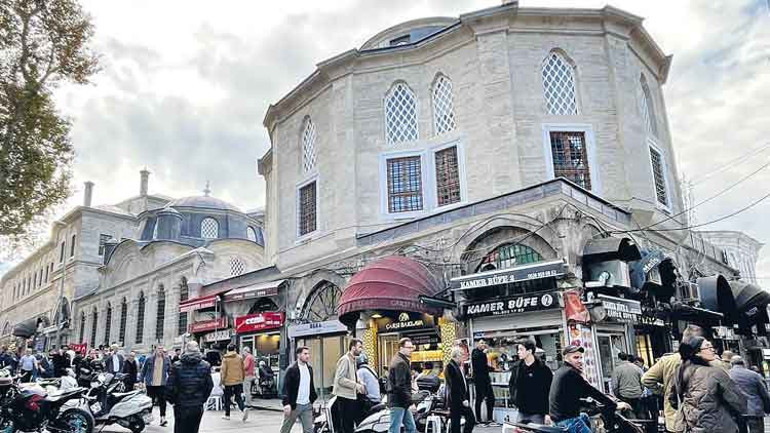 Nuruosmaniye ve Kütüphanesi